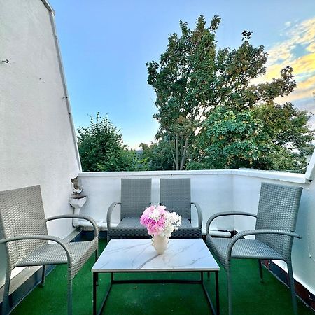 Newly Renovated Kensington 2 Bedroom Apartment With Balcony Near Harrods Sleeps 6, 2 Min Walk From Station 런던 외부 사진