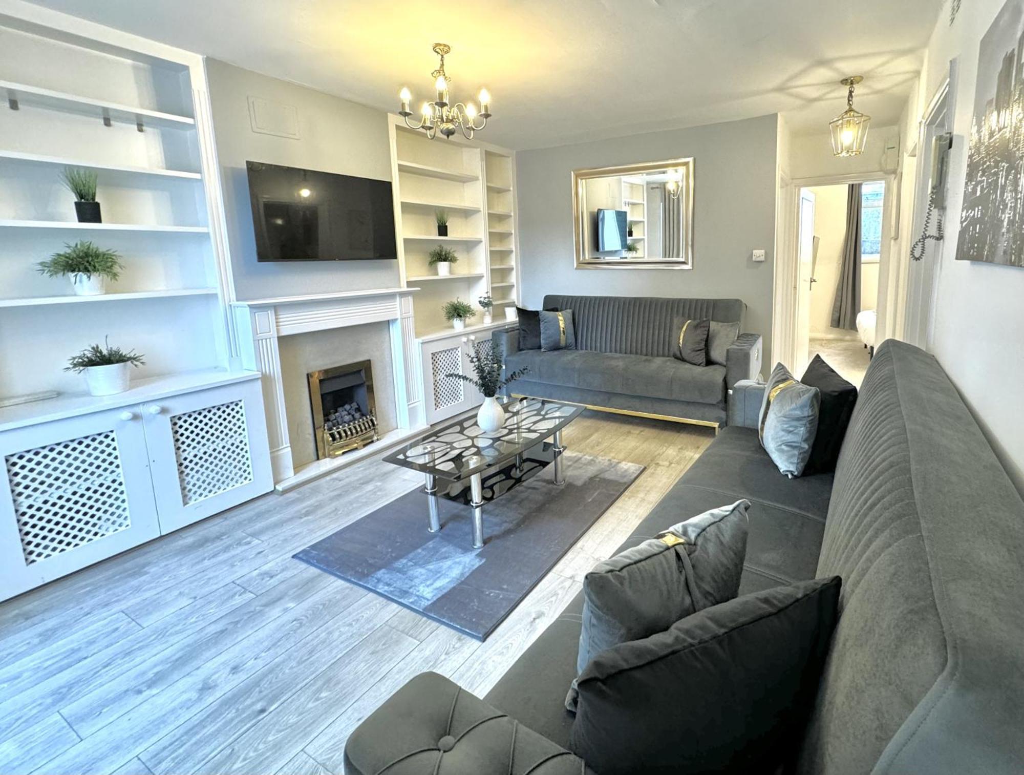 Newly Renovated Kensington 2 Bedroom Apartment With Balcony Near Harrods Sleeps 6, 2 Min Walk From Station 런던 외부 사진