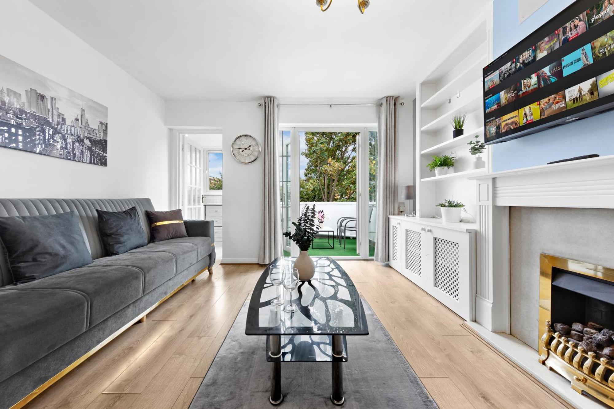 Newly Renovated Kensington 2 Bedroom Apartment With Balcony Near Harrods Sleeps 6, 2 Min Walk From Station 런던 외부 사진