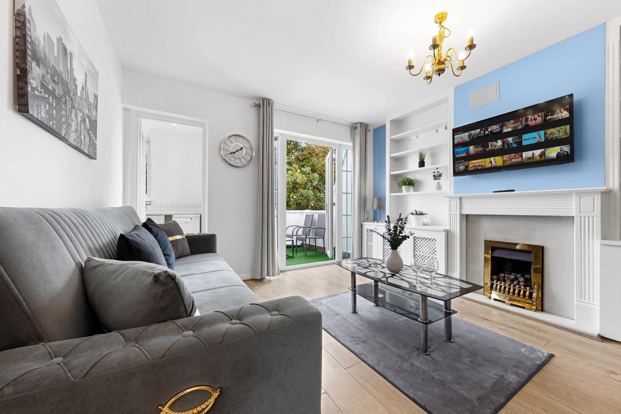 Newly Renovated Kensington 2 Bedroom Apartment With Balcony Near Harrods Sleeps 6, 2 Min Walk From Station 런던 외부 사진