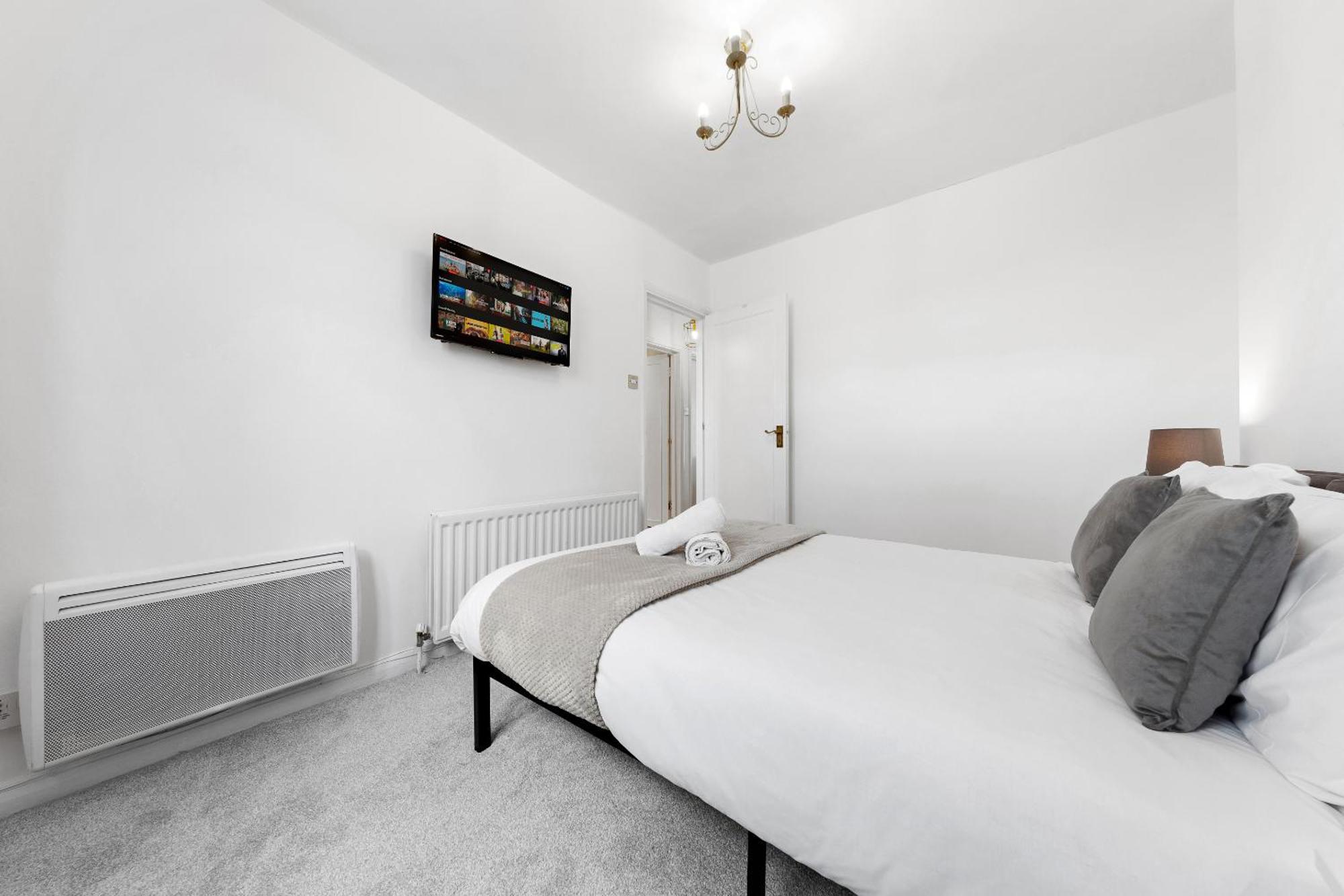 Newly Renovated Kensington 2 Bedroom Apartment With Balcony Near Harrods Sleeps 6, 2 Min Walk From Station 런던 외부 사진